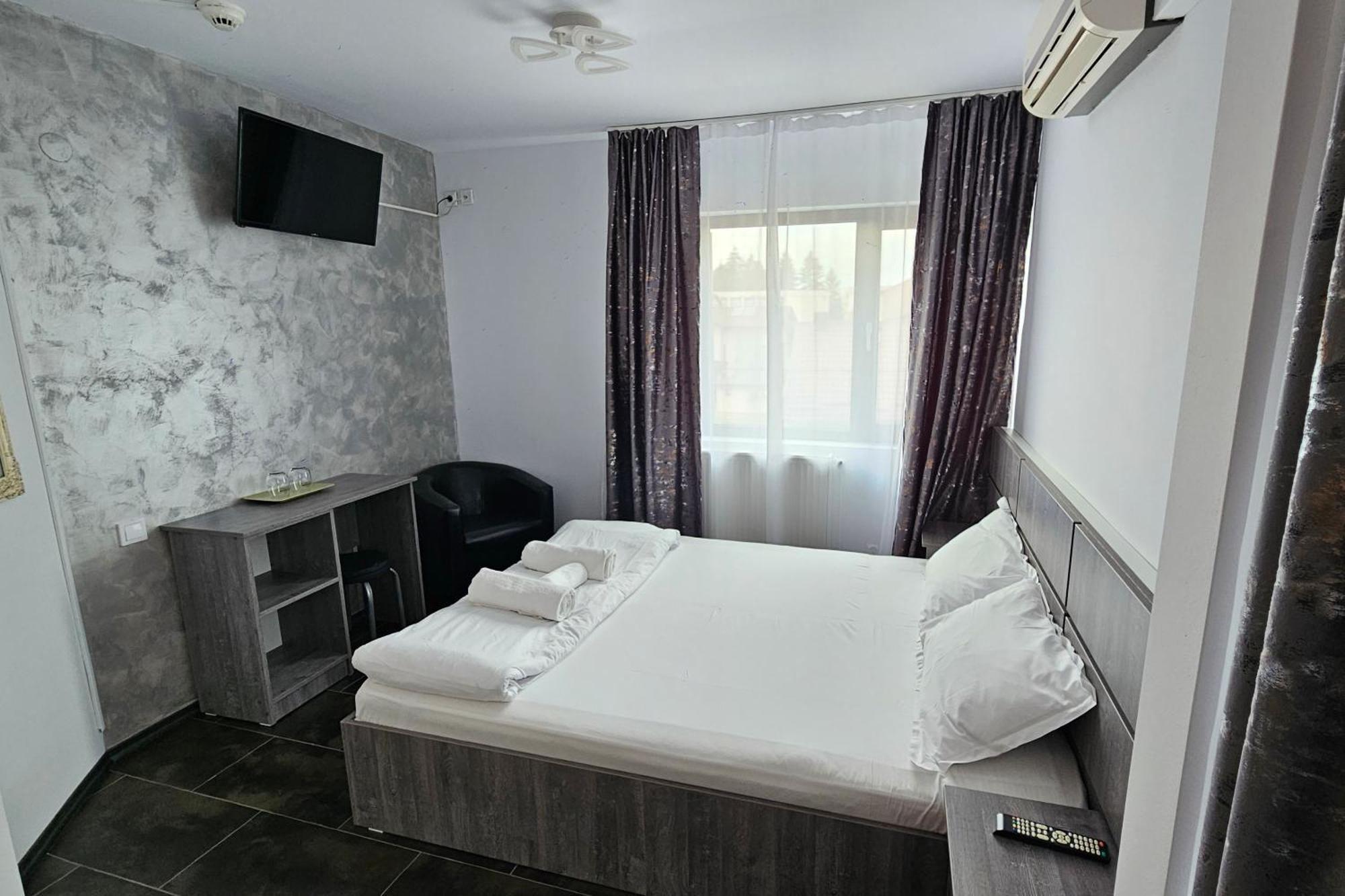 Flamingo Hotel Пітешть Екстер'єр фото