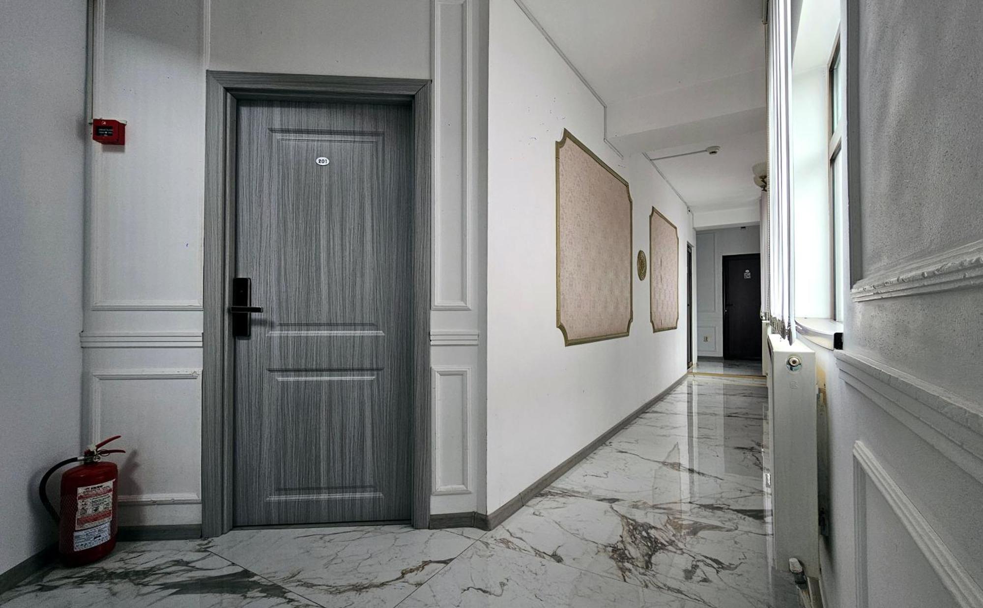 Flamingo Hotel Пітешть Екстер'єр фото