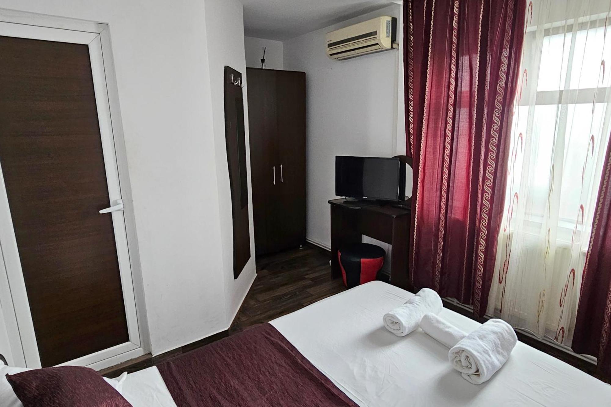 Flamingo Hotel Пітешть Екстер'єр фото